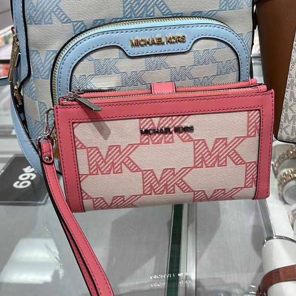 MICHAEL KORS JET SET TRAVEL 35S3GTVW7J LIGHT SAGE LG DOUBLE ZIP WRISTLET-WALLET - Picture 15 of 16